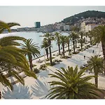 Riva Royal View Luxury * Сплит